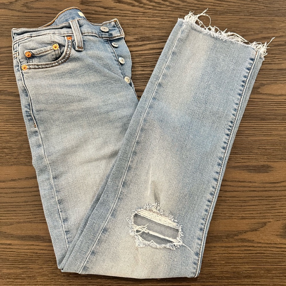 Levi’s Wedgie Straight Blue Womens Distressed Straight-Leg Jeans